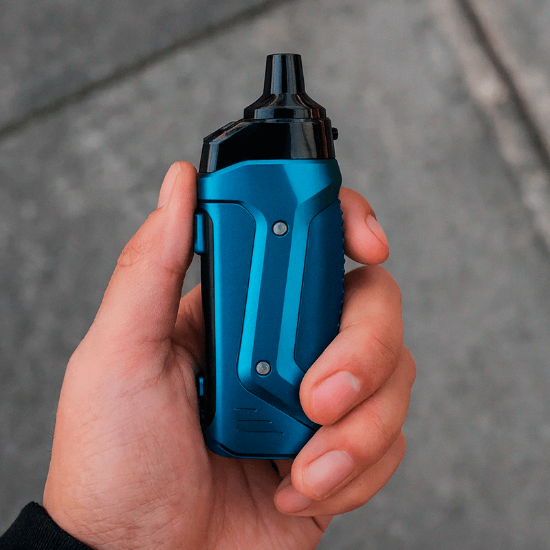 GeekVape Aegis B60 в руке