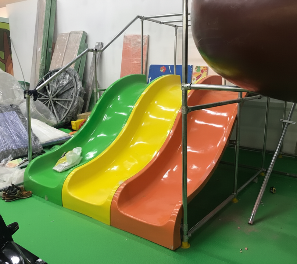 Крепление горок для бассейна с шариками