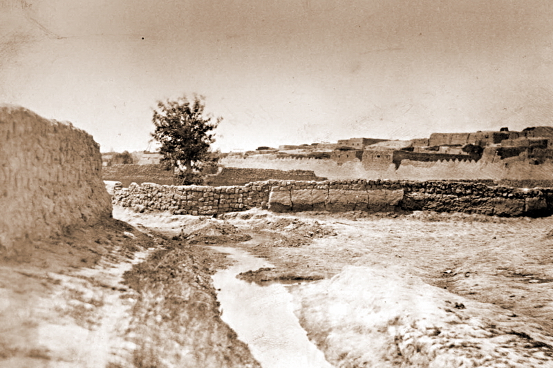 Кишлак Икан. Фото из «Туркестанского альбома» (1871—1872)