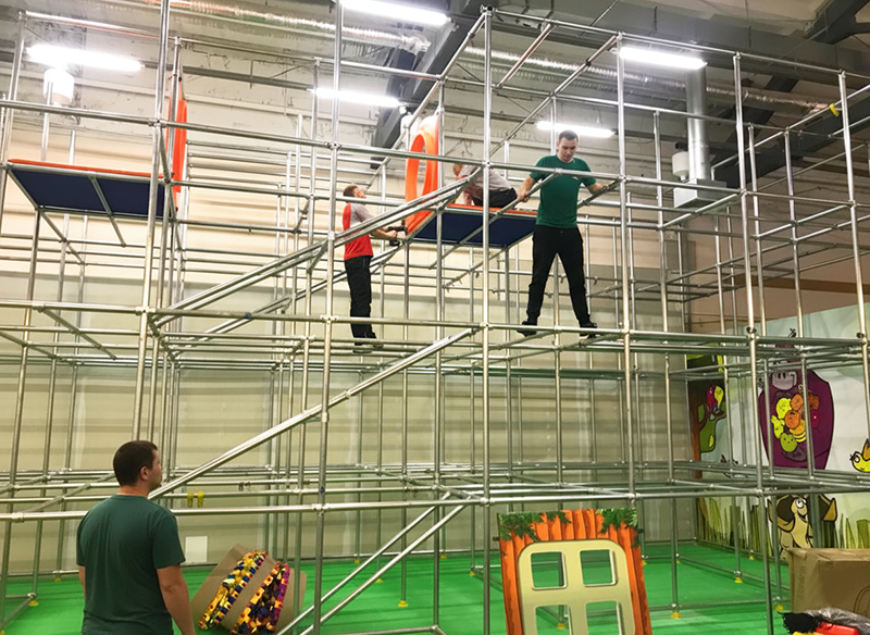 Сборка каркаса лабиринта