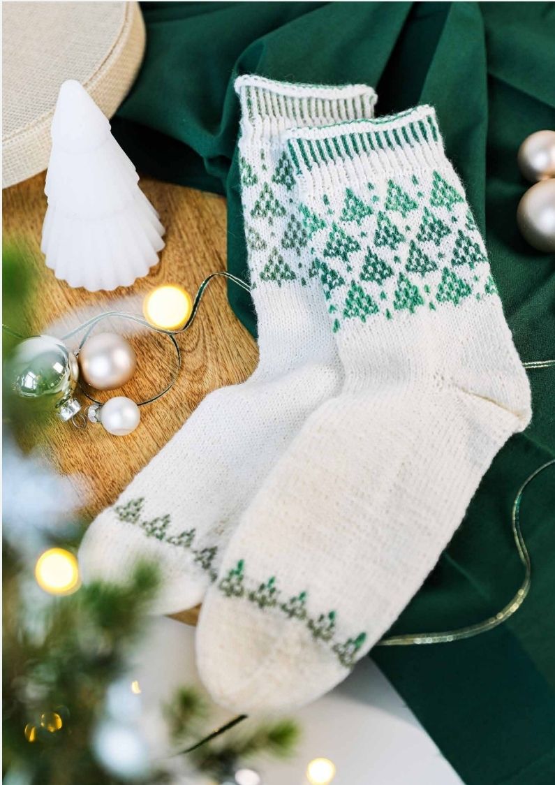 Рождественские носки для подарков: простое, но эффектное украшение к праздникам