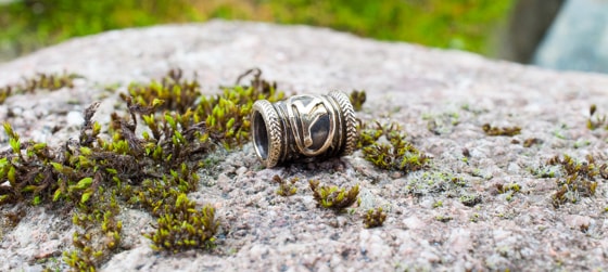 Шарм с изображением руны Феху.