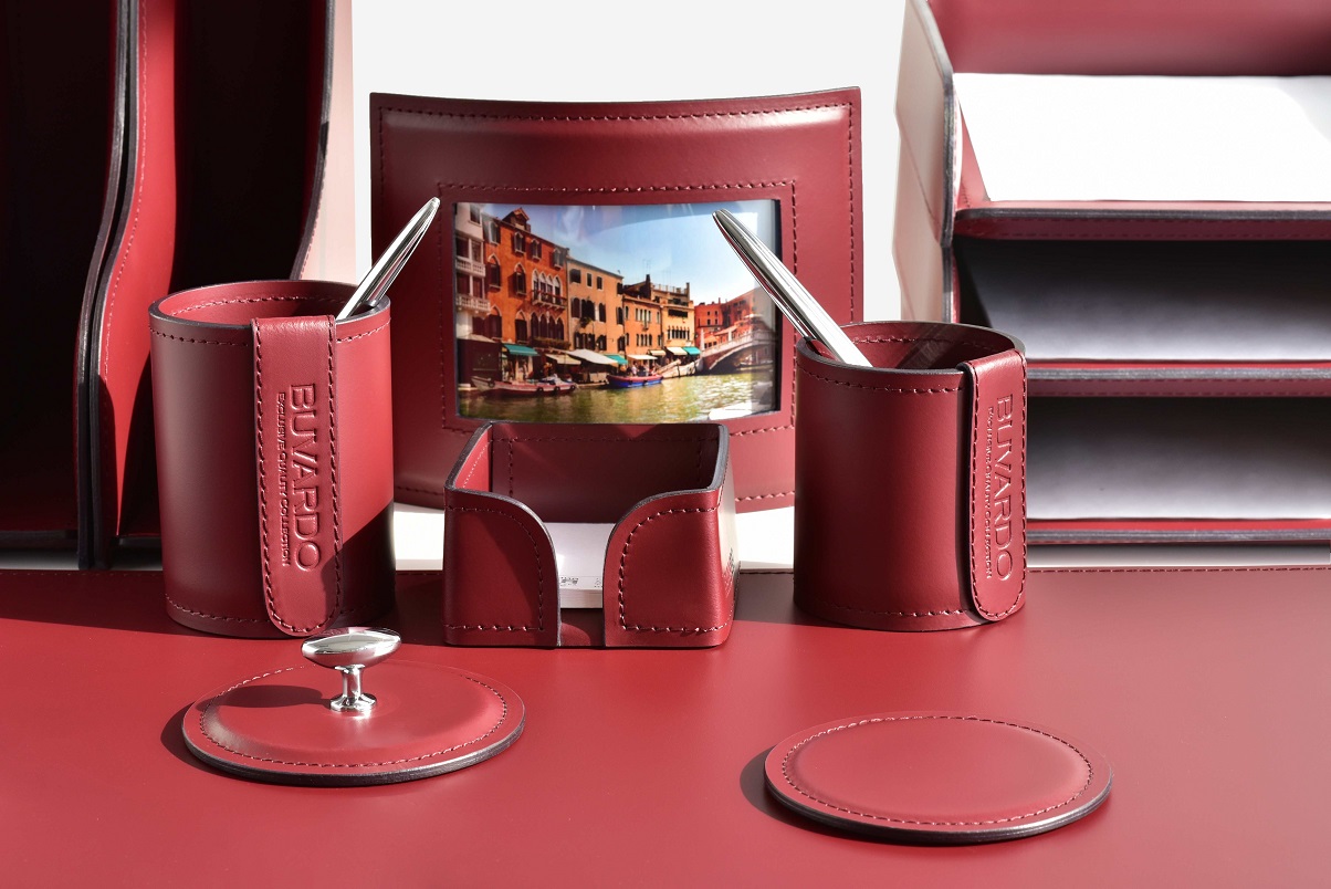 бордовый настольный набор