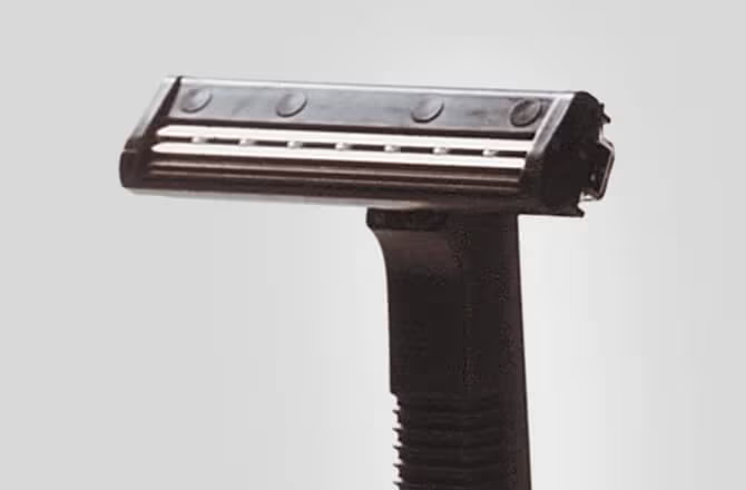 Triple-blade razor system