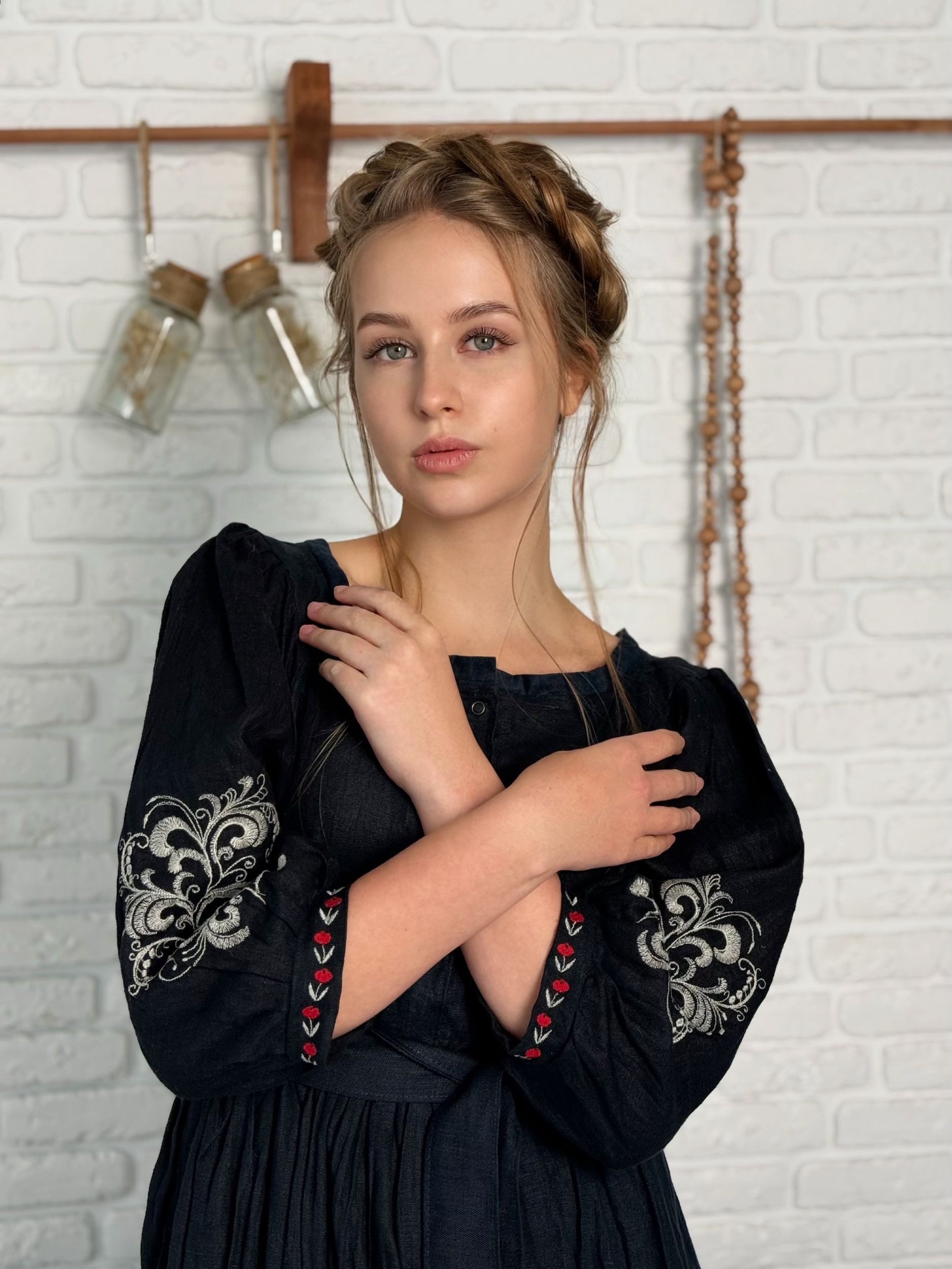 Раечка. Платье льняное под пояс с вышивкой на рукавах PL-422576 Раечка. Платье льняное под пояс с вышивкой на рукавах PL-422576