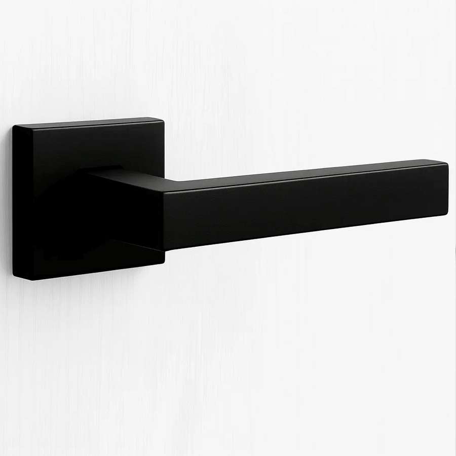 Черная дверная ручка