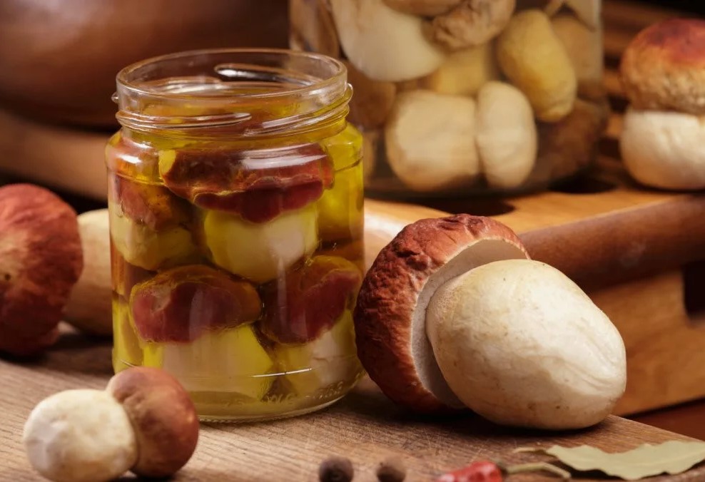 Маринованные белые грибы