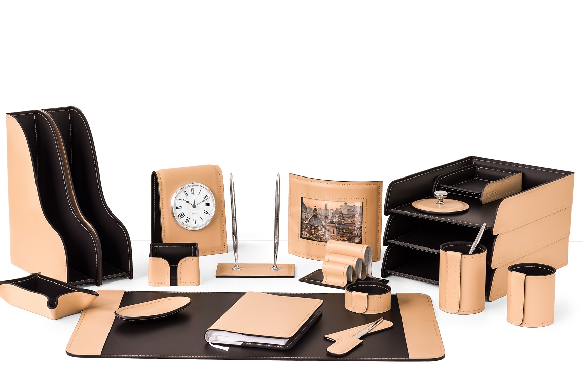 настольные наборы для руководителя из кожи бежевый и шоколад бувардо випнабор