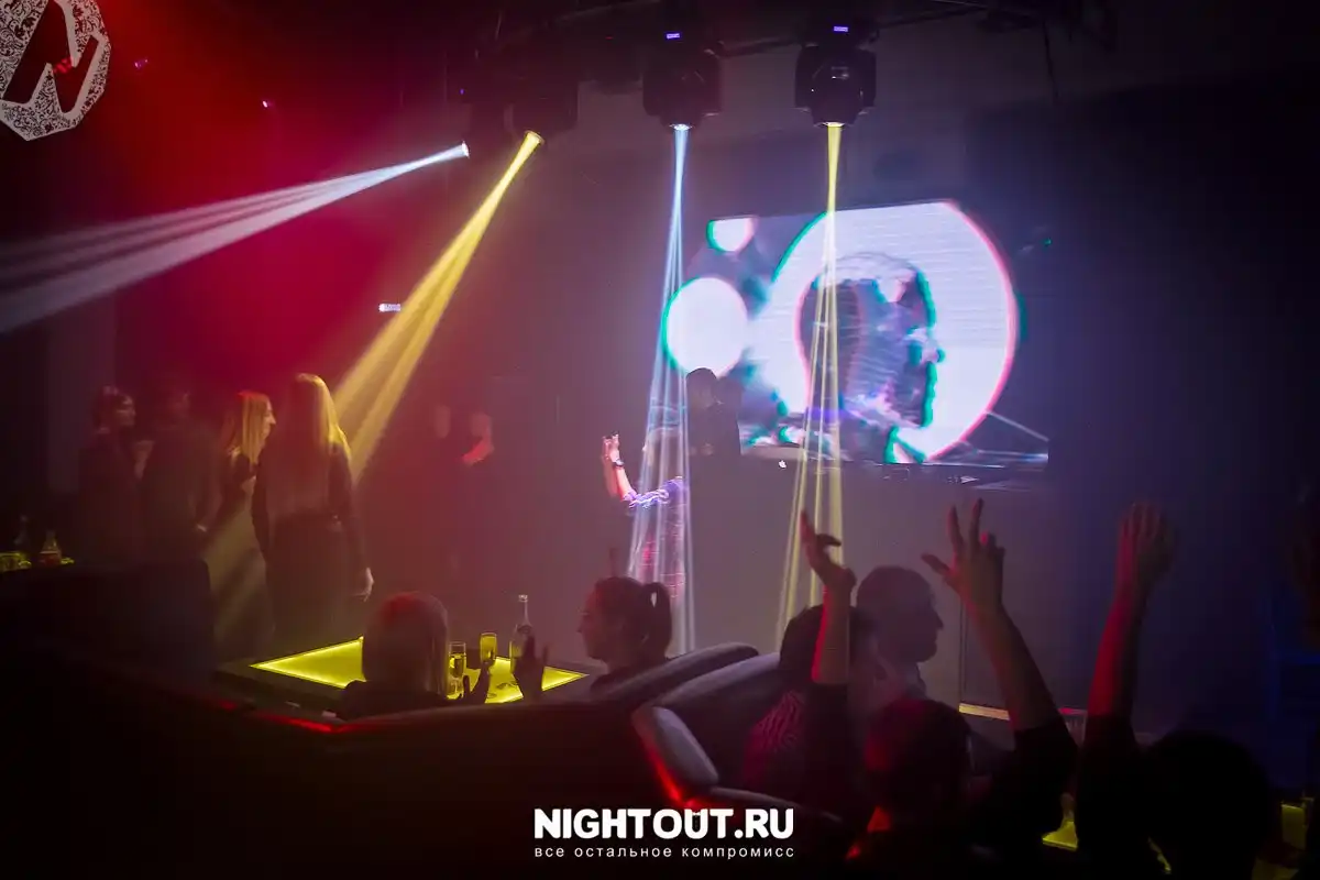 Клуб-бар Туман — световое оборудование в работе