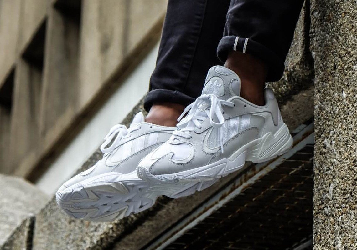 Женские кроссовки Adidas Yung 1 купите от 4 790 на dropclub.ru