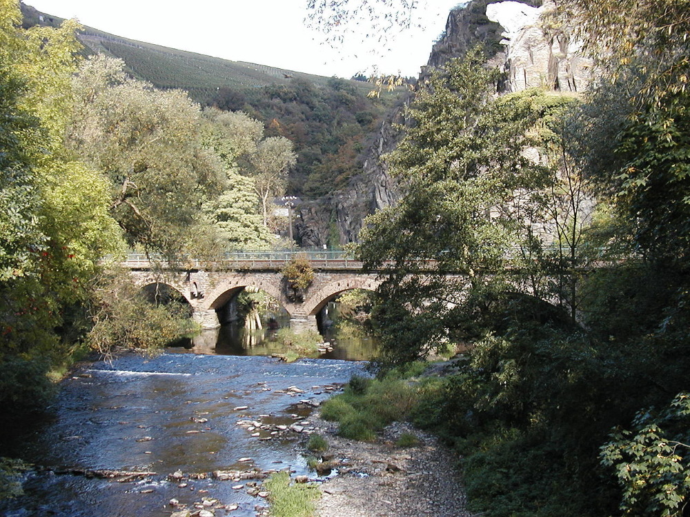 Река аре. Река ара. Аре фото река. Долина ар.