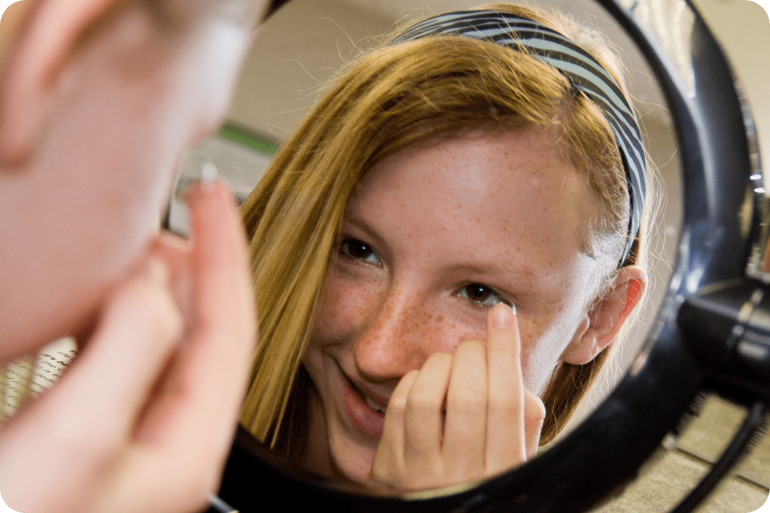 С какого возраста можно носить цветные линзы?