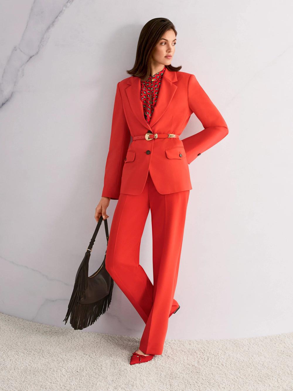 Цвет, посадка, фактуры: как выглядеть современно в 2026 и не перегружать образ