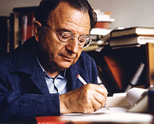 220px-Erich_Fromm_1974.jpg