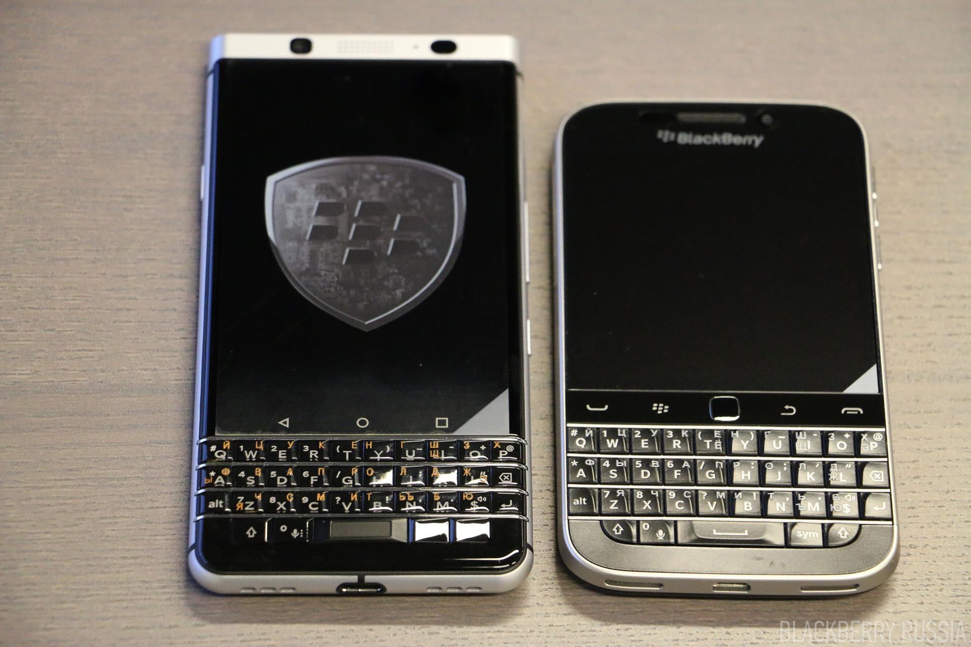 Купить BlackBerry KEYone Silver Edition серебристый