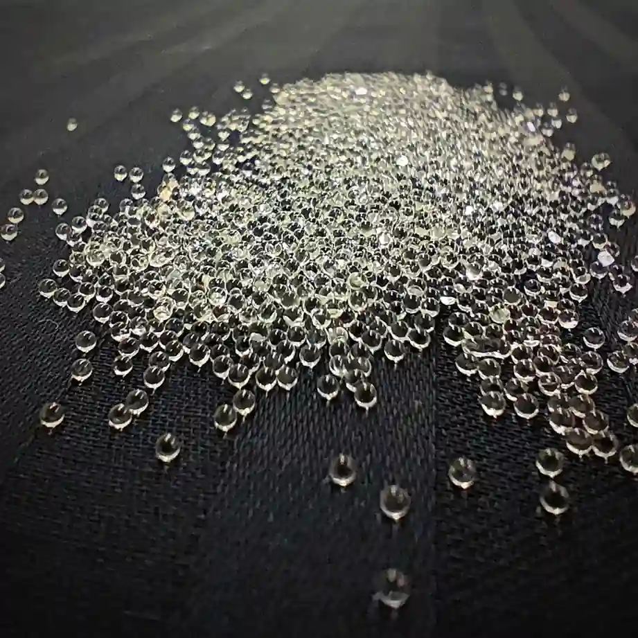 Стеклянные микросферы утяжелителя OBYATIA крупным планом