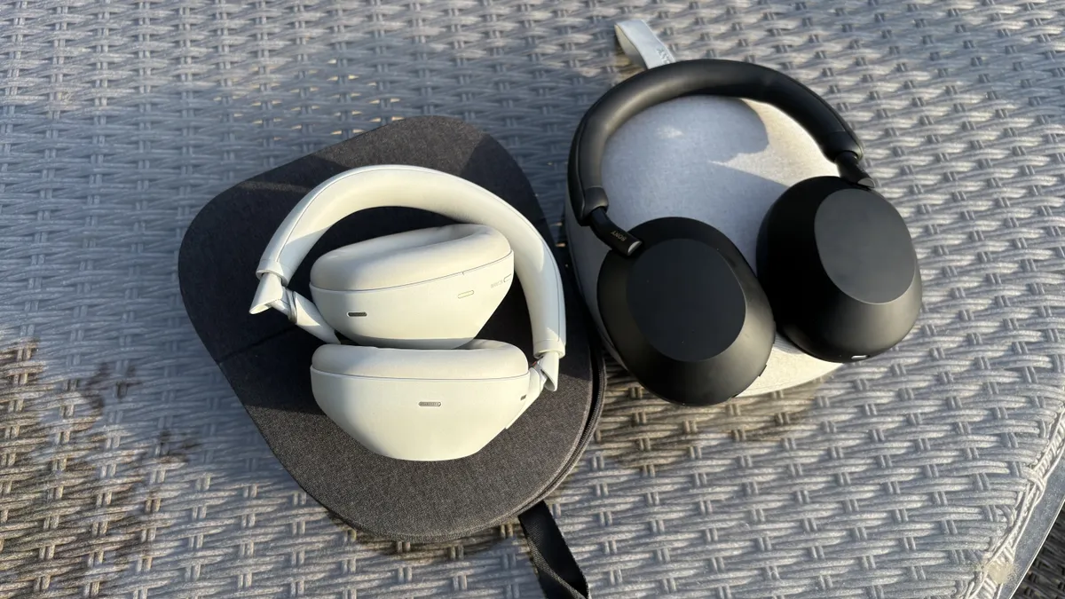 Сравнение Sony WH-1000XM6 и WH-1000XM5