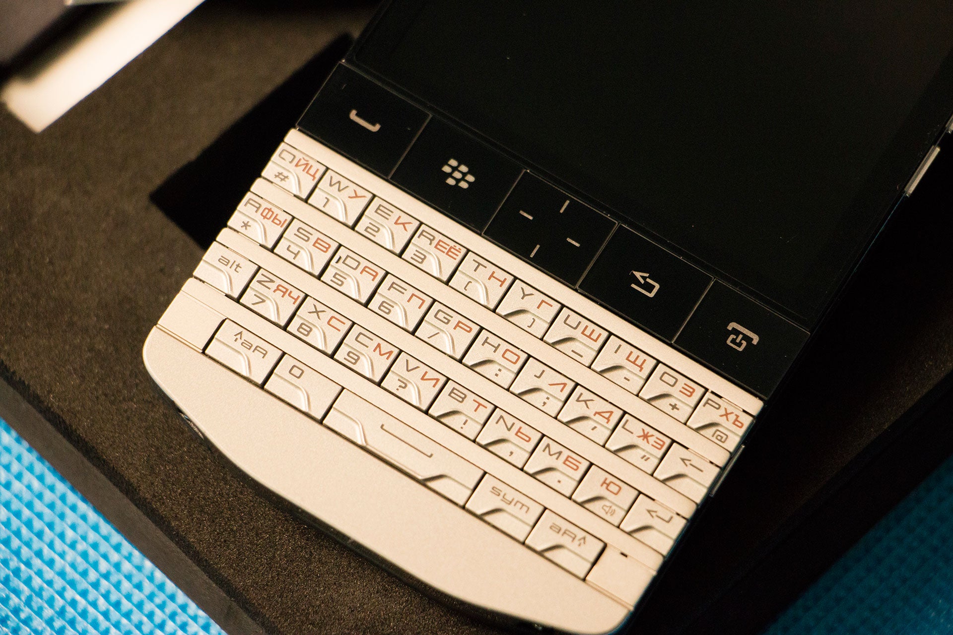 BlackBerry Porsche Design P'9981