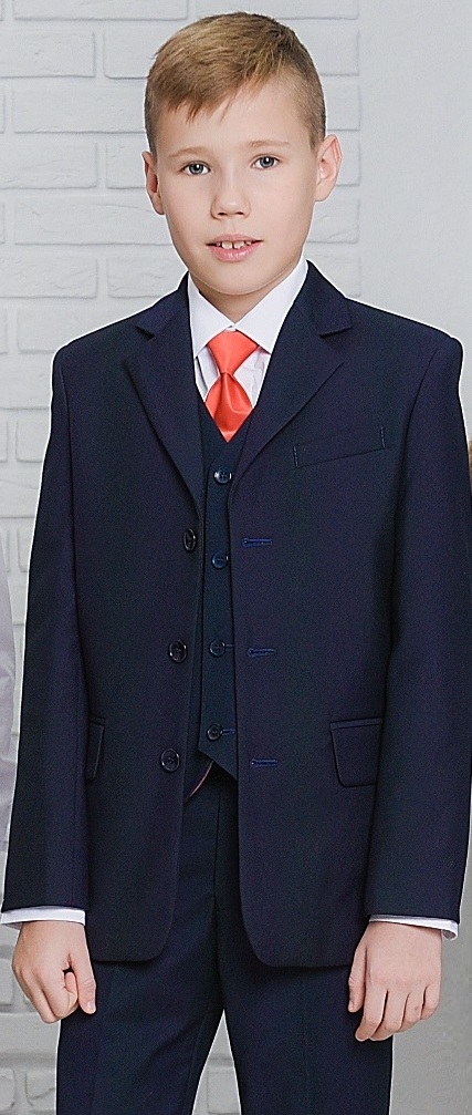 Внешний вид имеет большое значение для любого школьника, основополагающим фактором безупречного внешнего вида, является применение качественных тканей и фурнитур. Школьная форма для мальчиков может быть произведена как с применением натуральных тканей, так и с использованием смешанных тканей, с добавлением материалов высокой прочности. Компания &laquo;ЕВРОЛЭНД&raquo; производит школьную форму, которая полностью соответствует предпочтениям современных школьников, а также пожеланиям их родителей: высочайшее качество пошива, сдержанные, но интересные цветовые исполнения, актуальный крой, высокий комфорт при ношении.