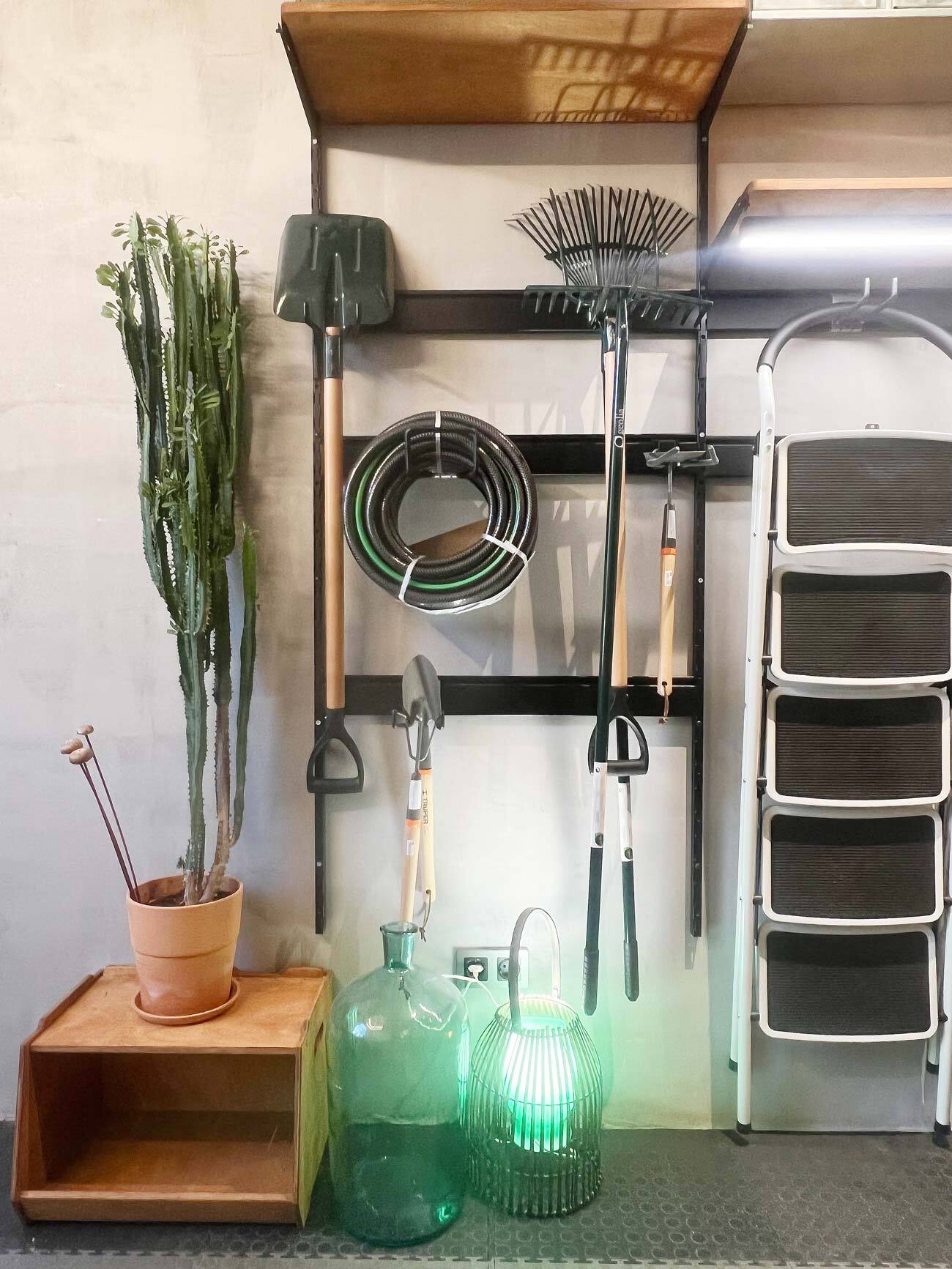 крепления для садового инвентаря