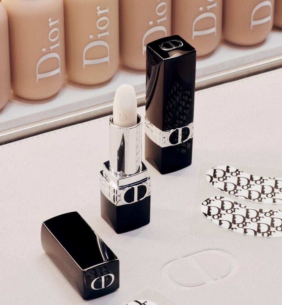 Dior eyes. Патчи Dior. Косметика диор бумажная коллекция. Патчи диор для глаз. Патчи от диор.