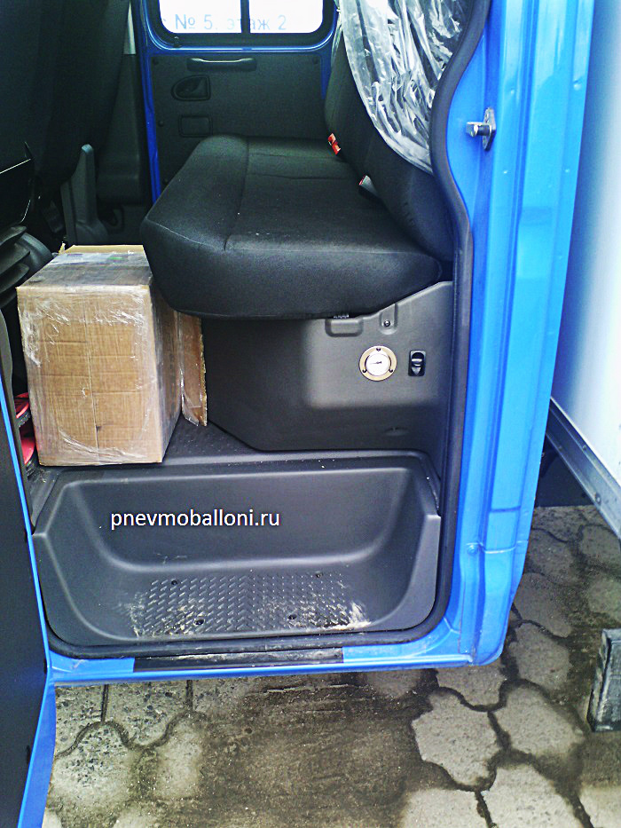 iveco_daily_45c_s_pnevmopodveskoy_i_sistemoy_upravlenia_pnevmoballoni.ru.jpg