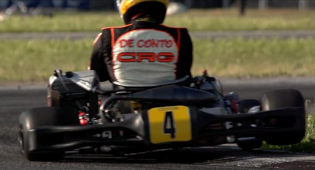 Карт на трёх колёсах в повороте &mdash; подъём внутреннего заднего колеса