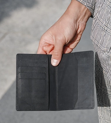 обложка на паспорт с отделениями из кожи