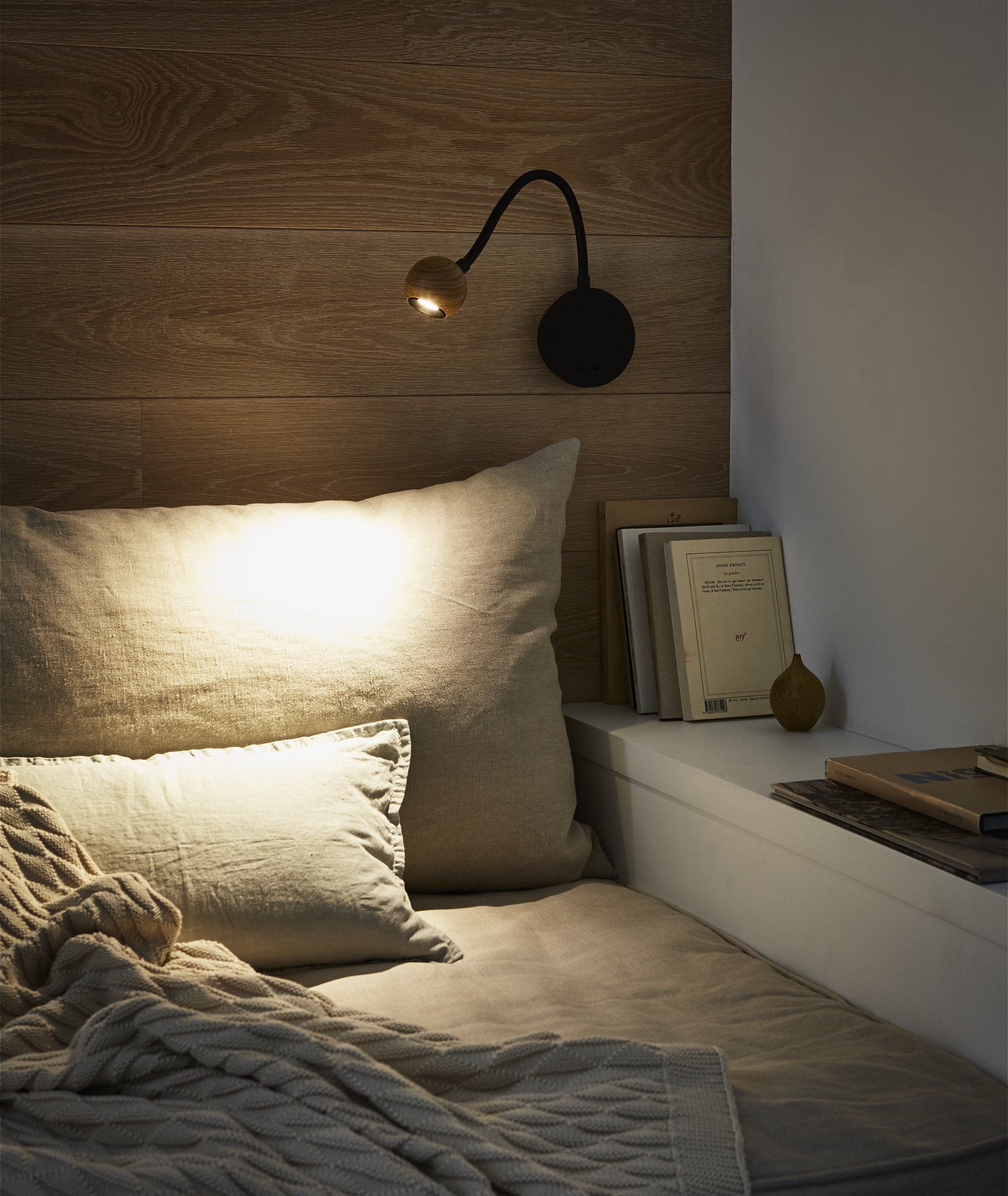 Правильный свет для чтения в кровати