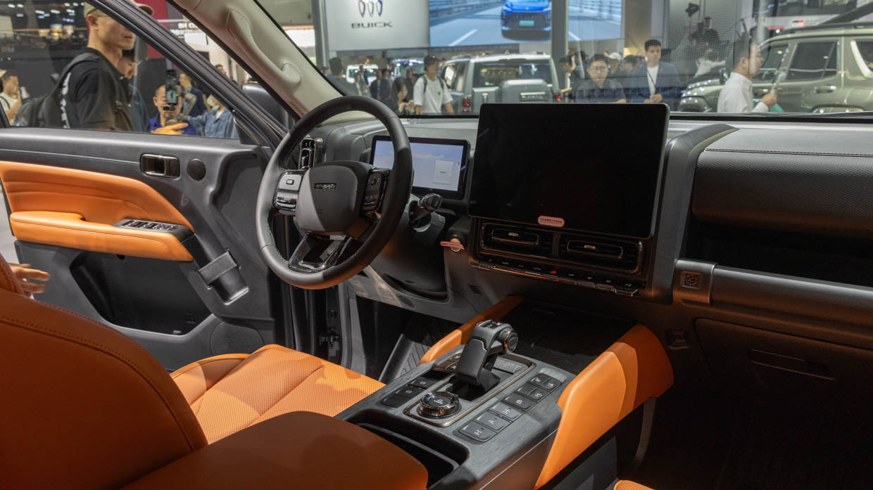 Интерьер HAVAL H9: органайзеры, крепления, комфорт в поездках