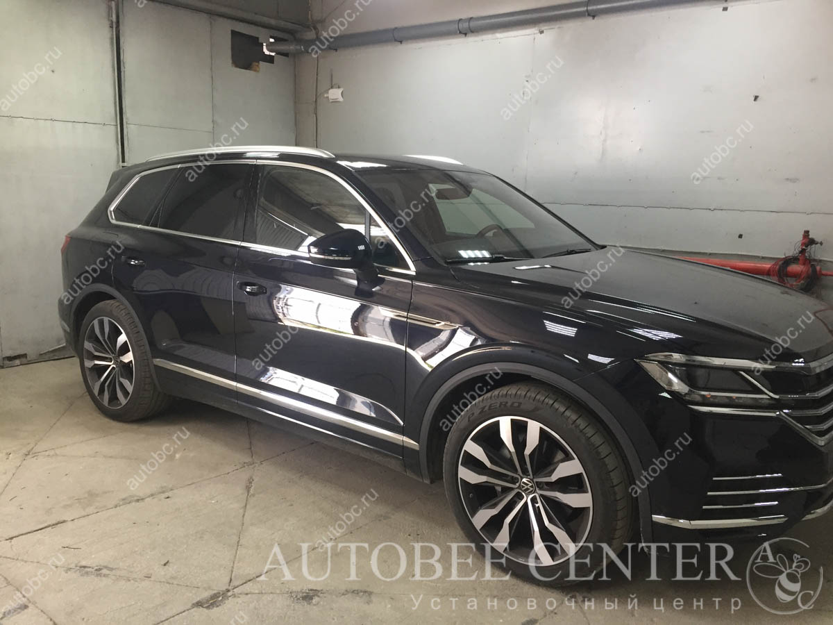 Volkswagen Touareg 2022 (установка разнесенного радар детектора)