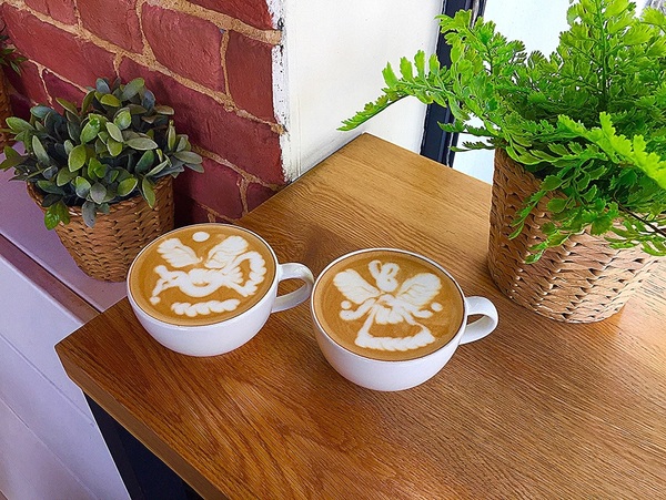 Б ЕЗУМНЫЙ ЛАТТЕ