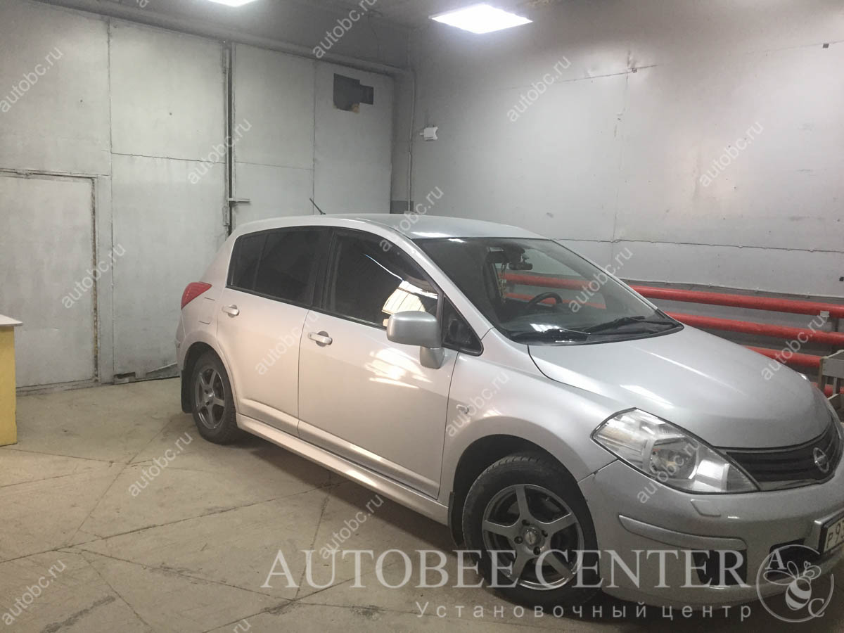 Nissan Tiida (установка магнитолы 2 din)