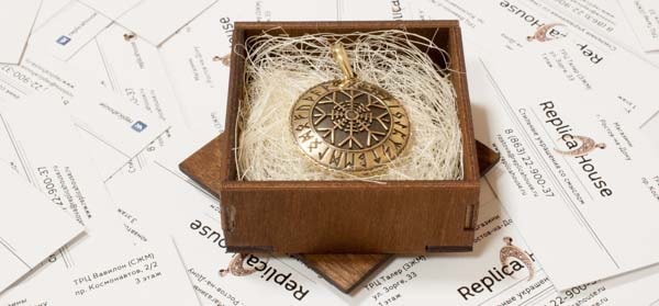 Агисхьяльм в коробочке с сезалью