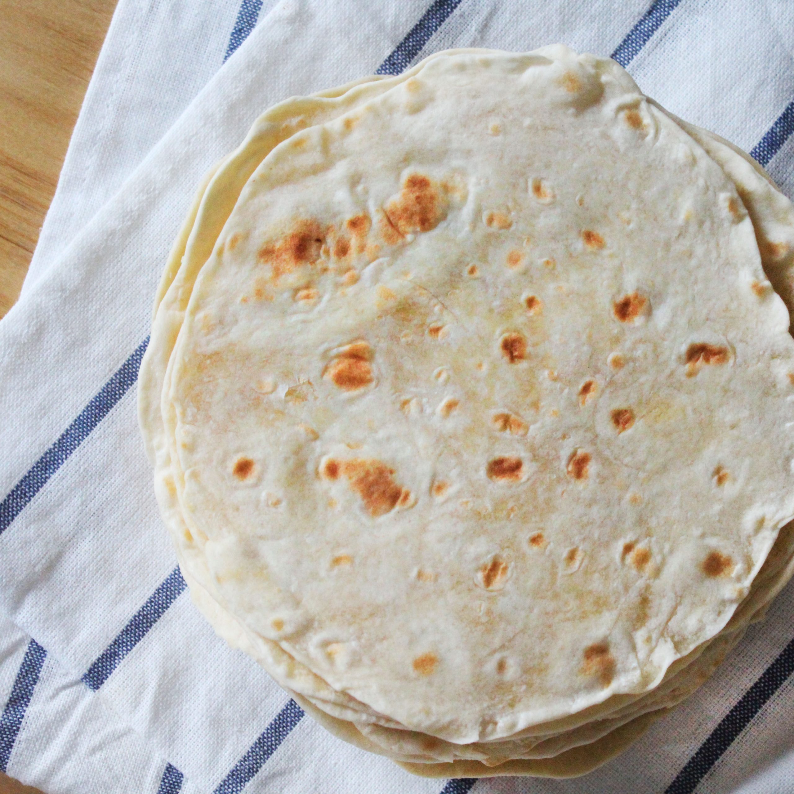 Рецепт тортильи на сковороде без дрожжей, школа ГуруВкуса