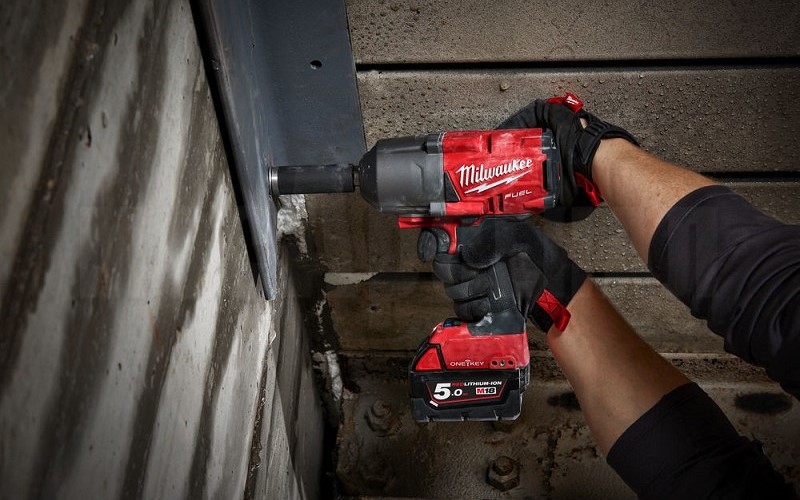 Аккумуляторный импульсный гайковерт Milwaukee M18 FUEL ONEFHIWF34