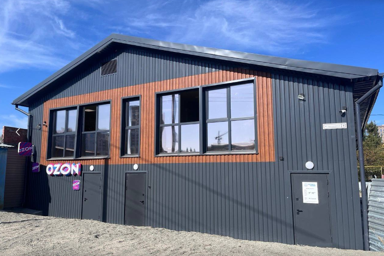 Вход в ППЗ Озон на ул.Светлановская, 4 со стороны улицы Северная