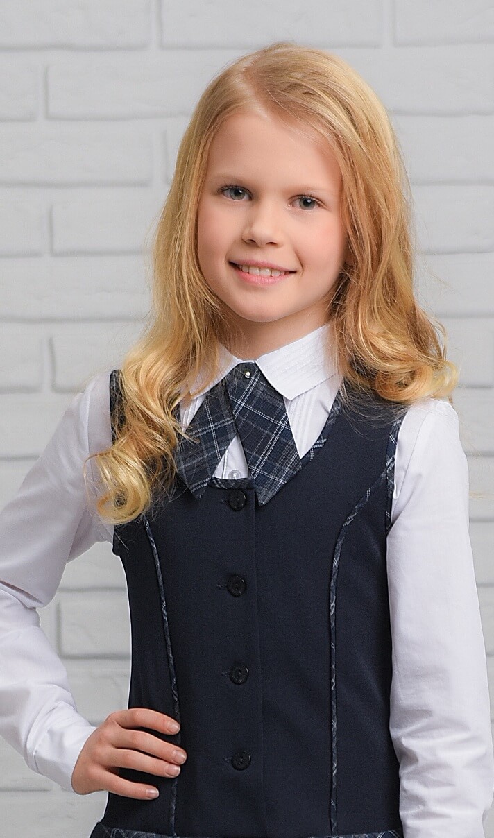 Швейная фабрика &laquo;ЕВРОЛЭНД&raquo; производит широкий выбор школьных жилетов, имеющих различные фасоны и цветовые решения. Мы предлагаем приобрести подходящую жилетку среди большого разнообразия моделей, представленных в нашем каталоге.