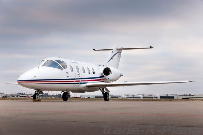 2004 HAWKER 400XP