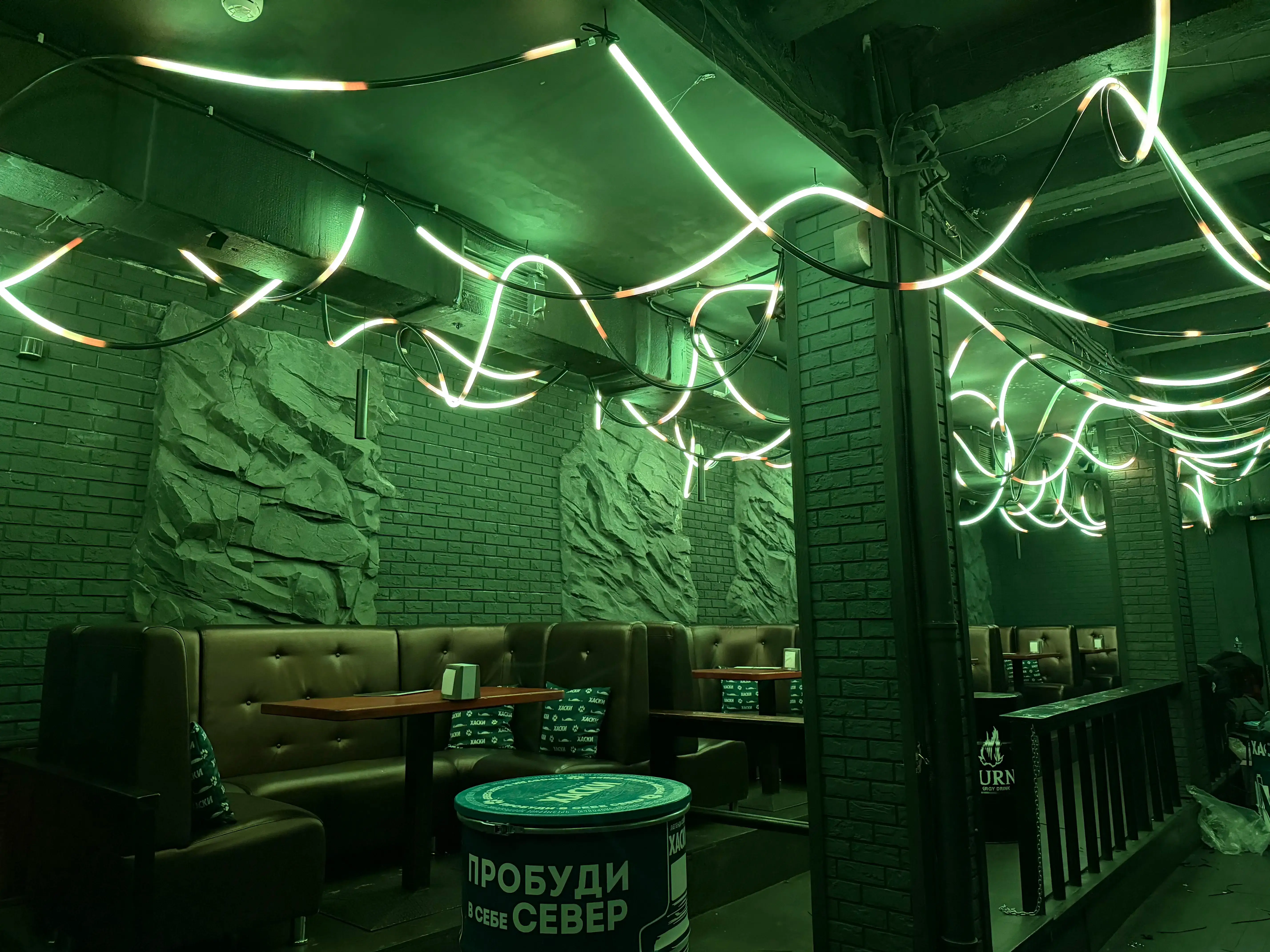 Монтаж гибкого неона в клубе Шерегеш
