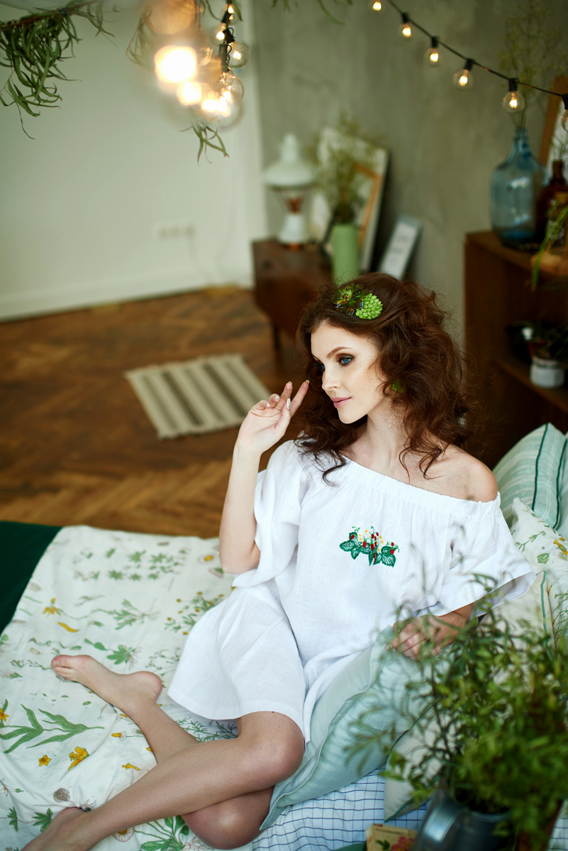 Офелия. Платье-туника женское с земляничками PL-1655