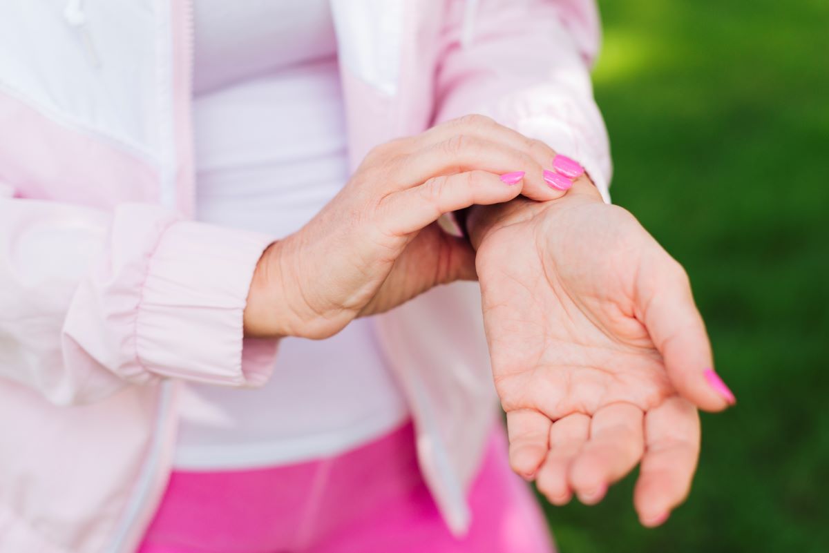 Рубрика профболезни: Что делать швеям при частой боли в суставах пальцев рук?