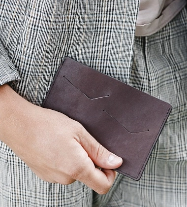 паспортница коричневая из кожи