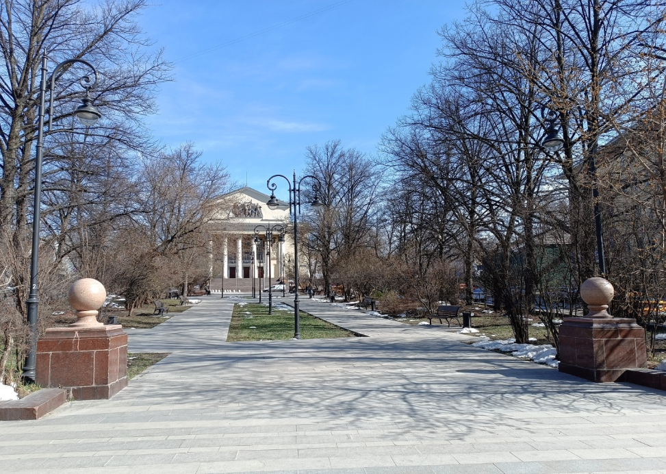 Сквер им. Фаины Раневской.png