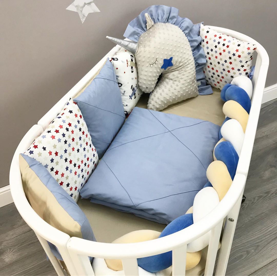 Рассказываем поэтапно: как сшить бортики- подушки в кроватку для новорожденных своими руками