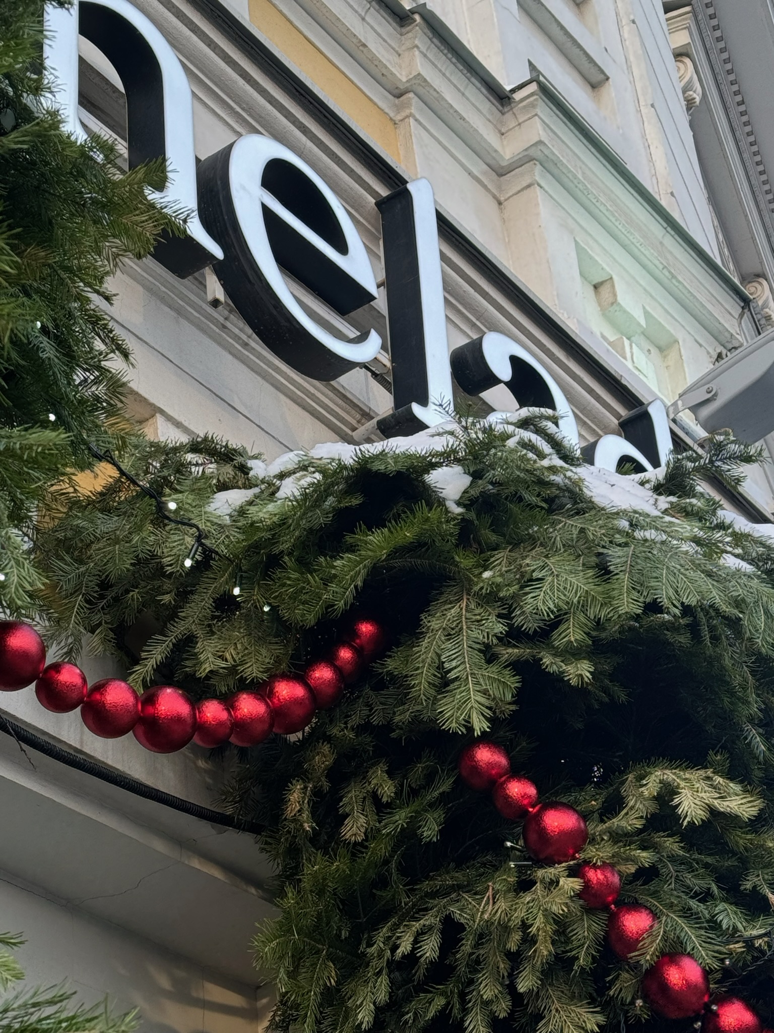 с 2го января - работаем с 9-21