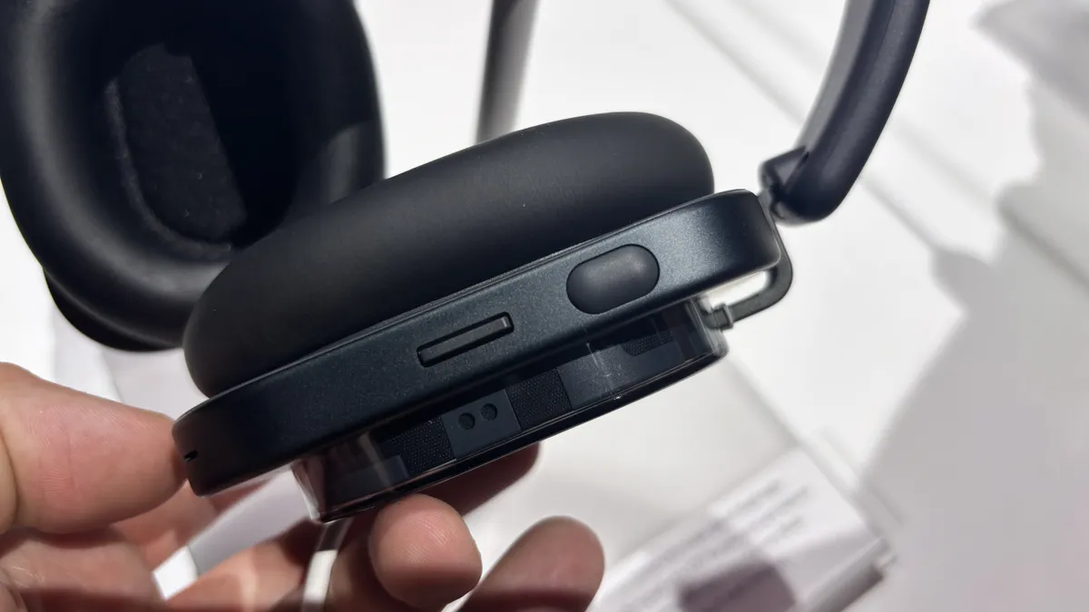 Сравнение Nothing Headphone (1) и Bose QuietComfort