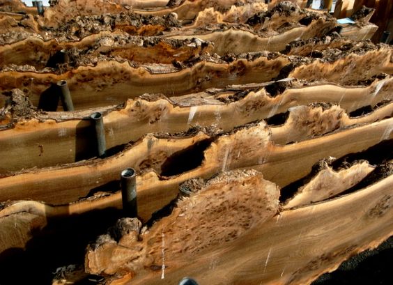 На фото склад слебов дерева готовых к продаже