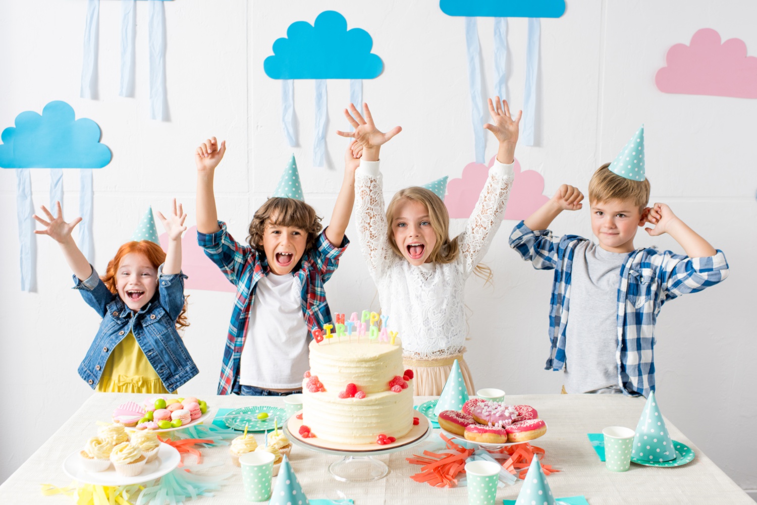 13 идей, как украсить стол на детский День Рождения