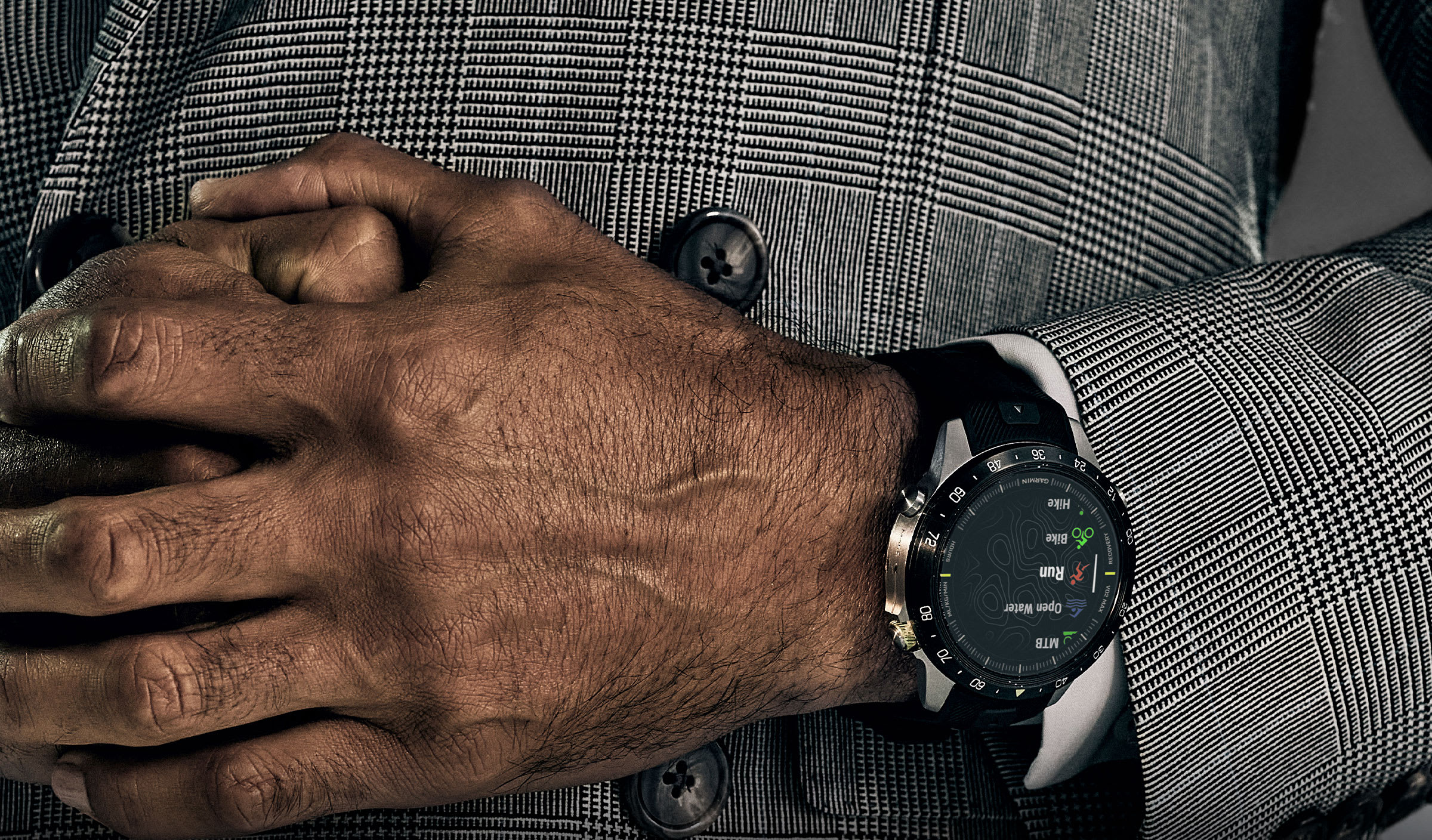 Умные часы Garmin Marq Athlete (Gen 2): Выразительный AMOLED-дисплей
